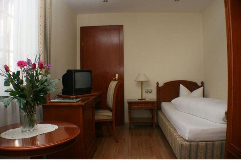Schlosshotel Post Edelfreisitz Sprengenstein Imst Cameră foto