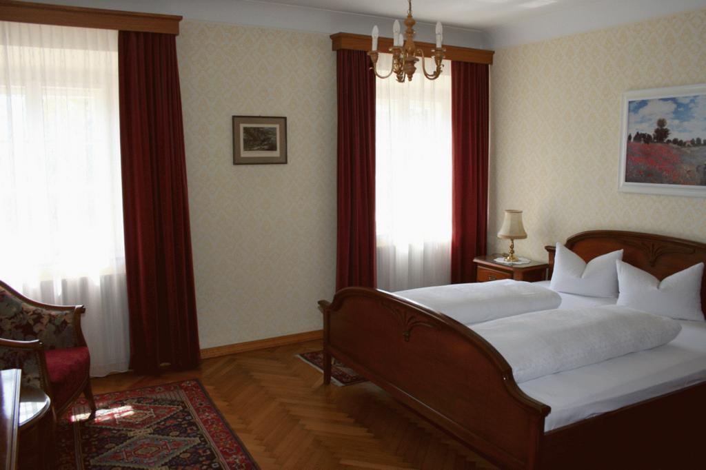 Schlosshotel Post Edelfreisitz Sprengenstein Imst Cameră foto