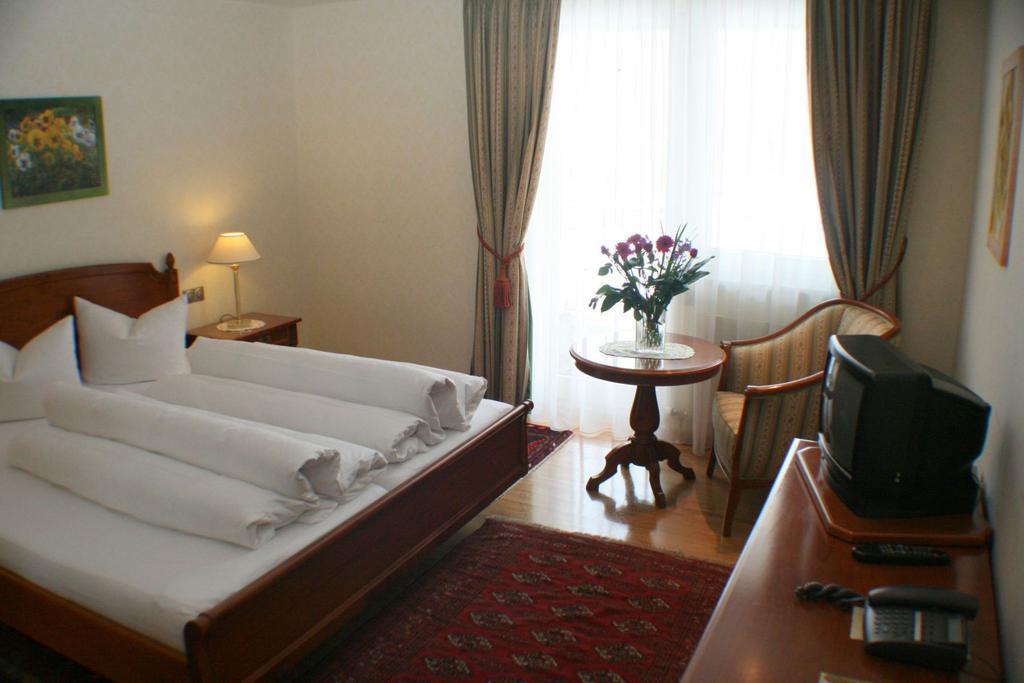 Schlosshotel Post Edelfreisitz Sprengenstein Imst Cameră foto